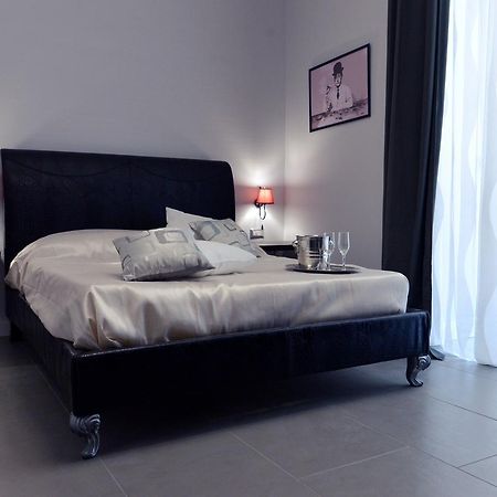 Chiaia Roof Bed & Breakfast Наполи Екстериор снимка