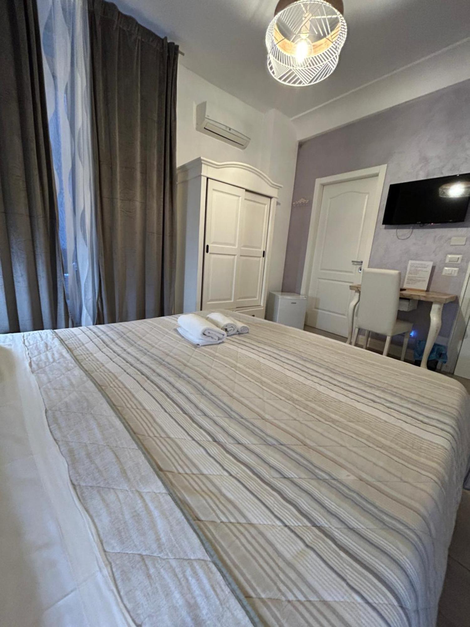 Chiaia Roof Bed & Breakfast Наполи Стая снимка