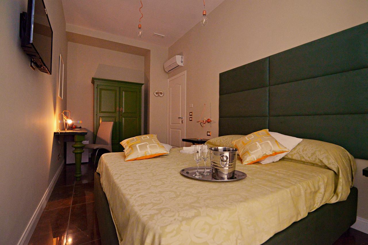 Chiaia Roof Bed & Breakfast Наполи Екстериор снимка